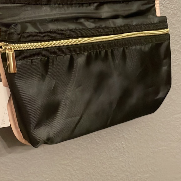 Nine West Hanging Travel Organizer - New with Tags - Picture 5 of 7